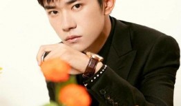 烊千玺爆料寸头造型视频,全新形象引粉丝热议